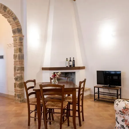 Podere Montale Il Borgo Apartment *